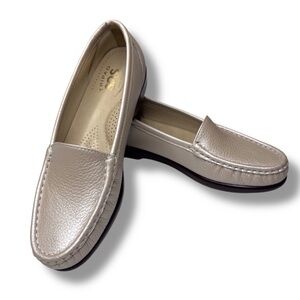 SAS Tripad Pearlized White Leather Comfort Loafers Casual Slip-On Shoes Size 6M